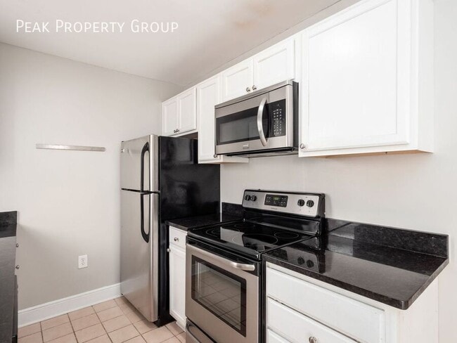 Building Photo - 1208 Indianola Ave