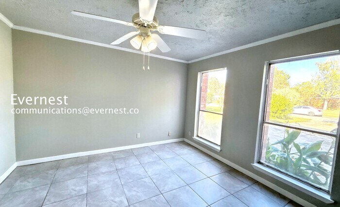 Building Photo - 2315 Hampton Rd