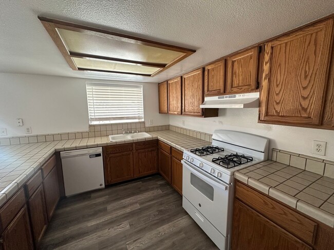 Building Photo - Your Dream Home: Spacious Interiors, Garage, and Huge Backyard