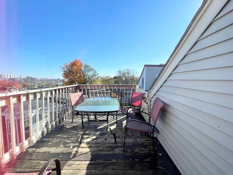 Building Photo - 7 Iroquois St