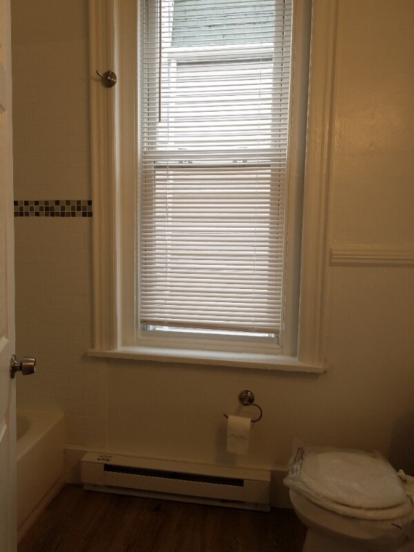 Building Photo - 431 E Walnut Ln