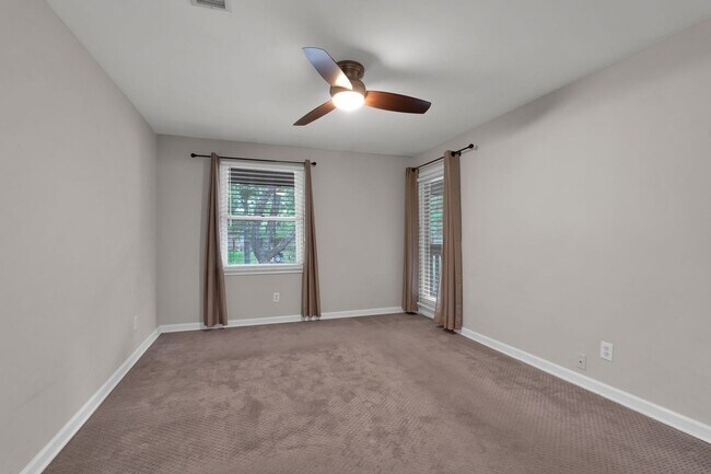 Building Photo - **A RARE FIND - GREEN HILLS CONDO WITH QUI...
