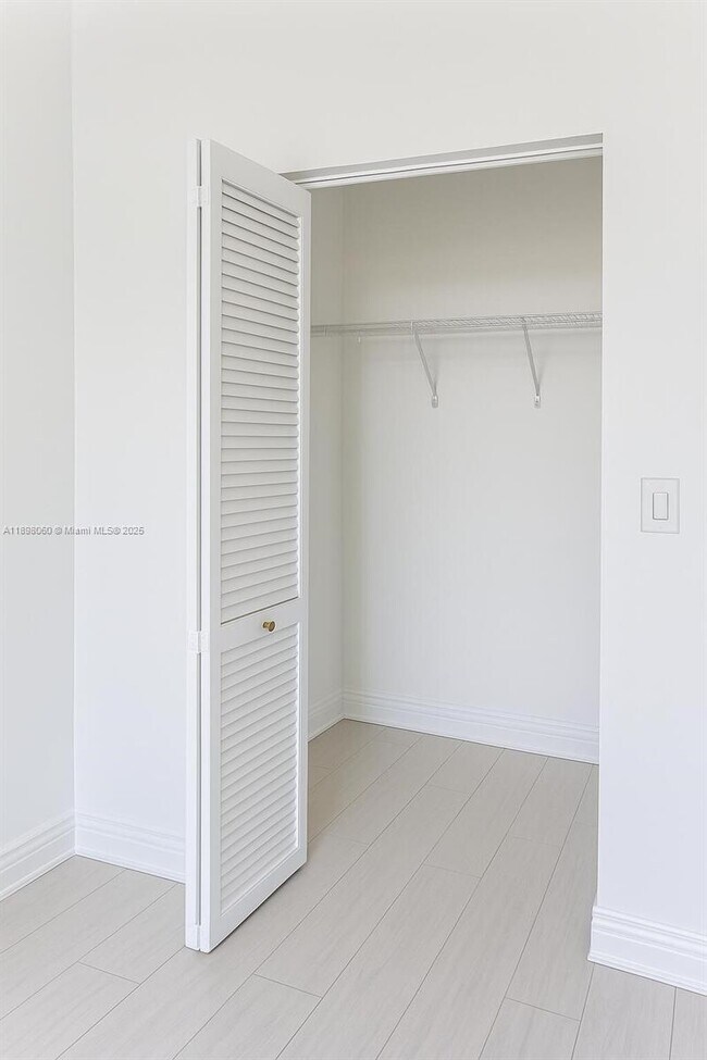 Building Photo - 951 Brickell Ave