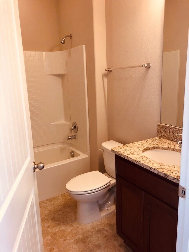 Building Photo - Gorgeous 4-Bedroom, 2-Bathroom  Home in Wi...