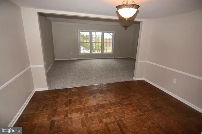 Building Photo - 1666 Albermarle Dr