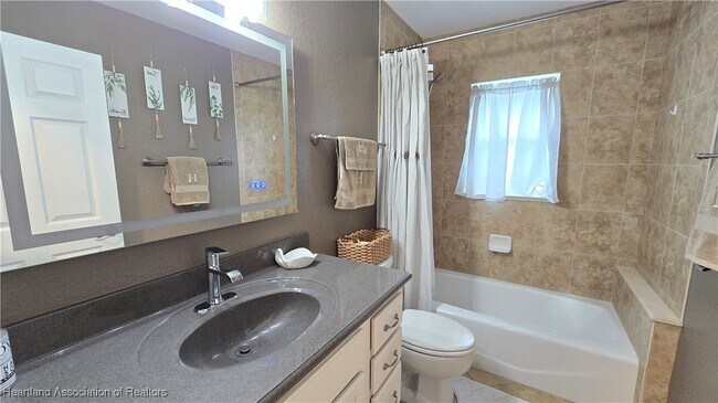 Building Photo - 268 Grosbeak Ave