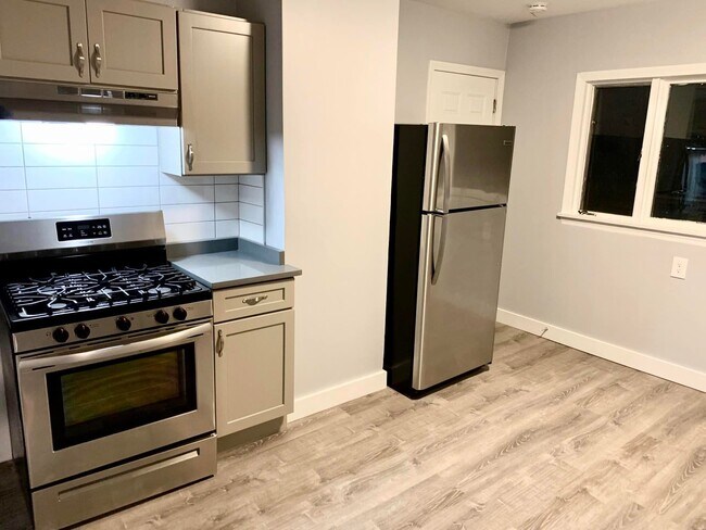 Primary Photo - 6 Nahant Ave