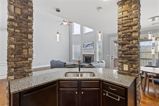 Building Photo - Stunning 3 Story Home in Crawford Creek