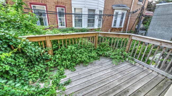 Building Photo - 544 S 49th St