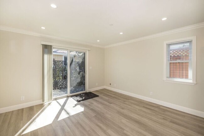 Building Photo - 1009 S Norfolk St