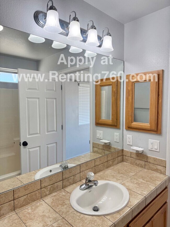 Building Photo - Clean and Well Maintained 2 Bed Home Near Military base