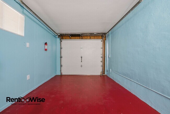 Building Photo - 657 Hurlingame Ave