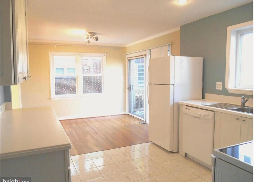 Building Photo - 5809 Greenlawn Dr