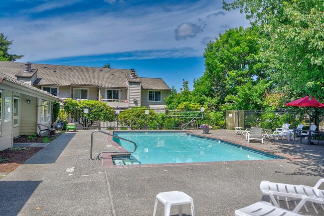 Building Photo - Woodland Hills Two Bed 2 Bath Condo