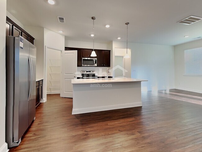 Building Photo - 606 Rivermist Dr