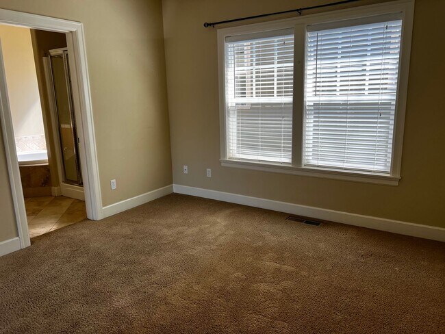 Building Photo - Century Drive Retreat Home - Minutes to Mt...