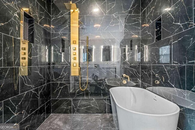 Building Photo - 620 Echo St NW