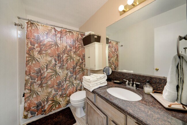 Building Photo - Fully Furnished 3-Bedroom Home Near Petroglyph Monument