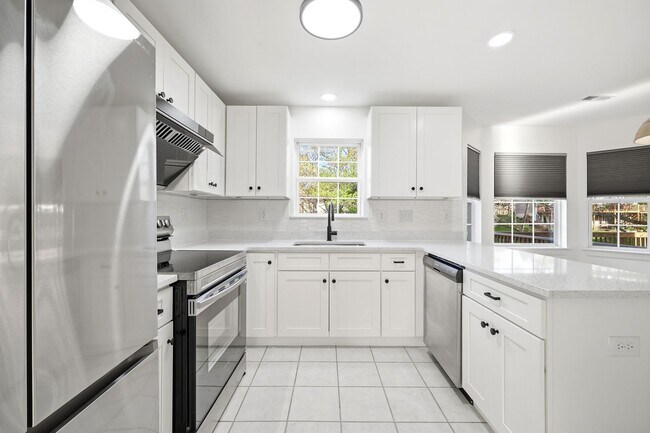 Building Photo - 1600 Old Brook Rd