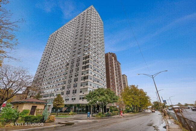 Building Photo - 3900 N Lake Shore Dr