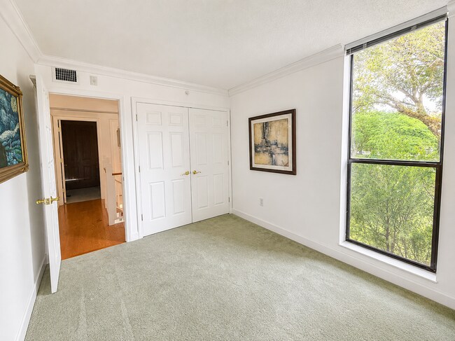 Building Photo - 2910 SW 87th Terrace