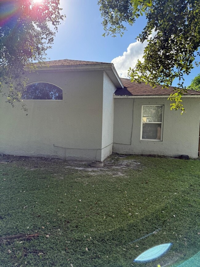 Building Photo - 3125 SW Dimattia St
