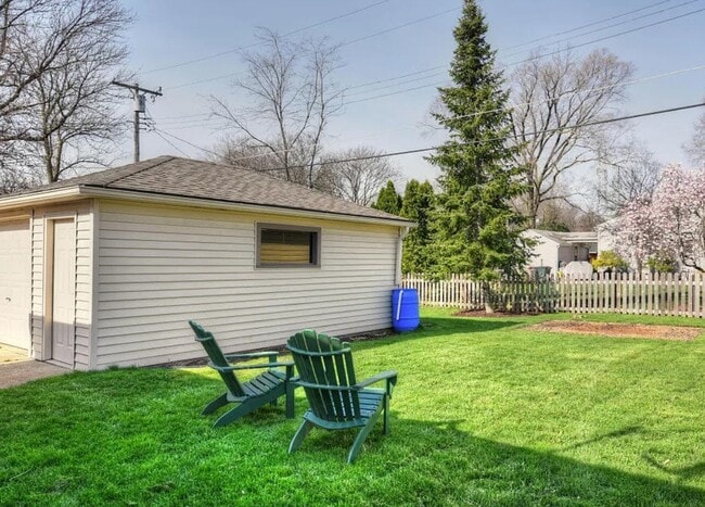 Building Photo - 1913 N 118th St