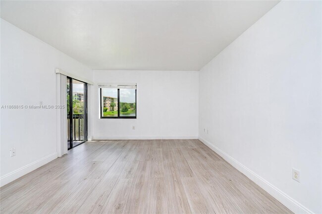 Building Photo - 8875b Fontainebleau Blvd