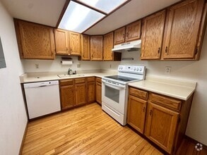 Building Photo - Charming 1-Bedroom Condo with Great Amenities