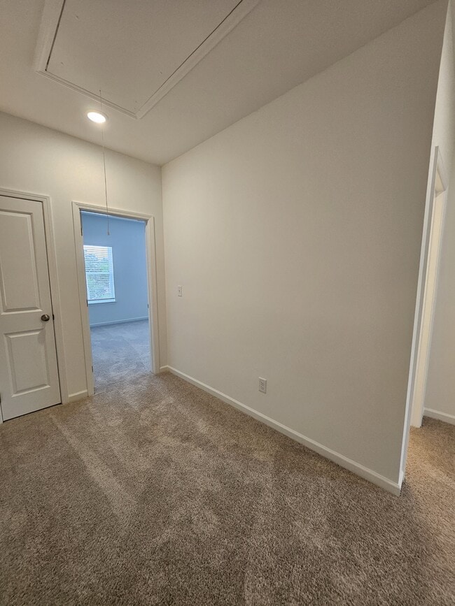 Building Photo - 129 Rosebush Ln