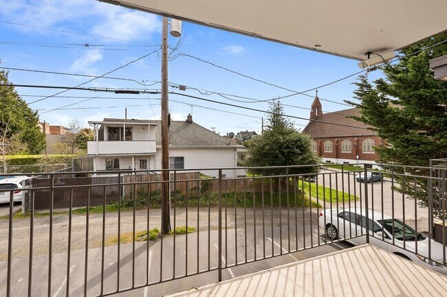 Building Photo - 2720 14th Ave S