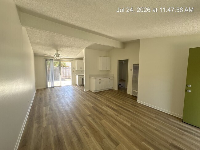 Building Photo - tup245