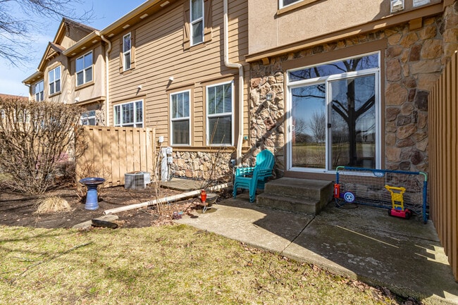 Building Photo - 1858 Crenshaw Cir