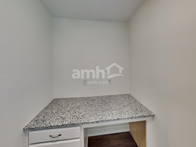 Building Photo - 1125 Amberly Wy