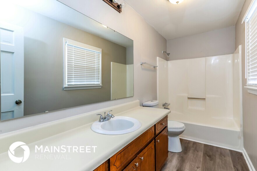 Building Photo - 2611 Pinebrook Dr