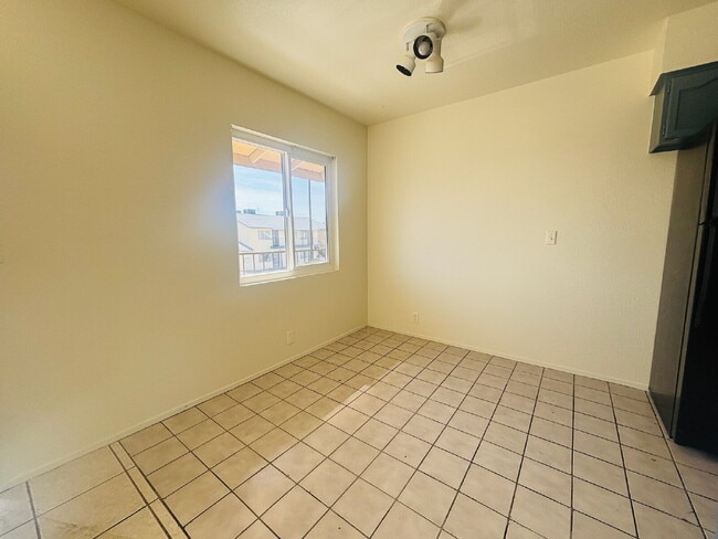 Building Photo - 2 Bedroom, 1 Bathroom Home Available Now