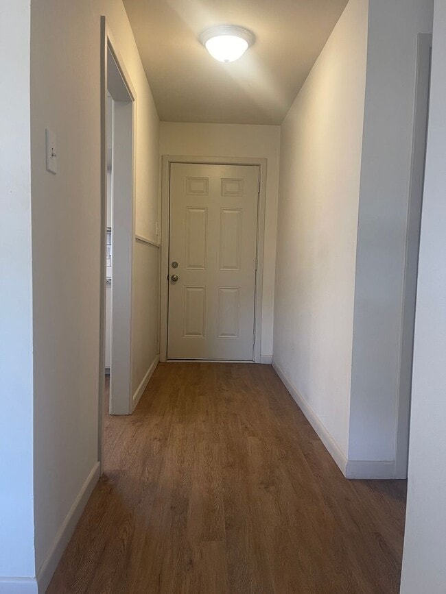 Building Photo - Pre-leasing for Fall! Adorable Remodeled House in Prime Location!