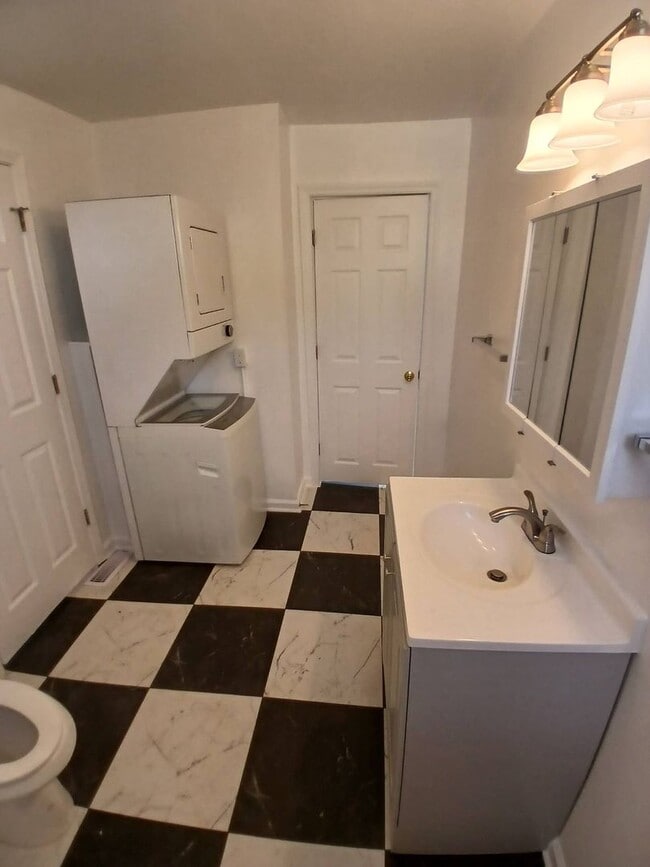 Building Photo - Newly Renovated 4BR/1BA Single-Family Home with Garage – Cleveland