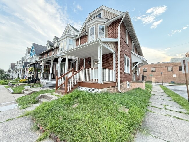 Building Photo - 200 Nassau Pl