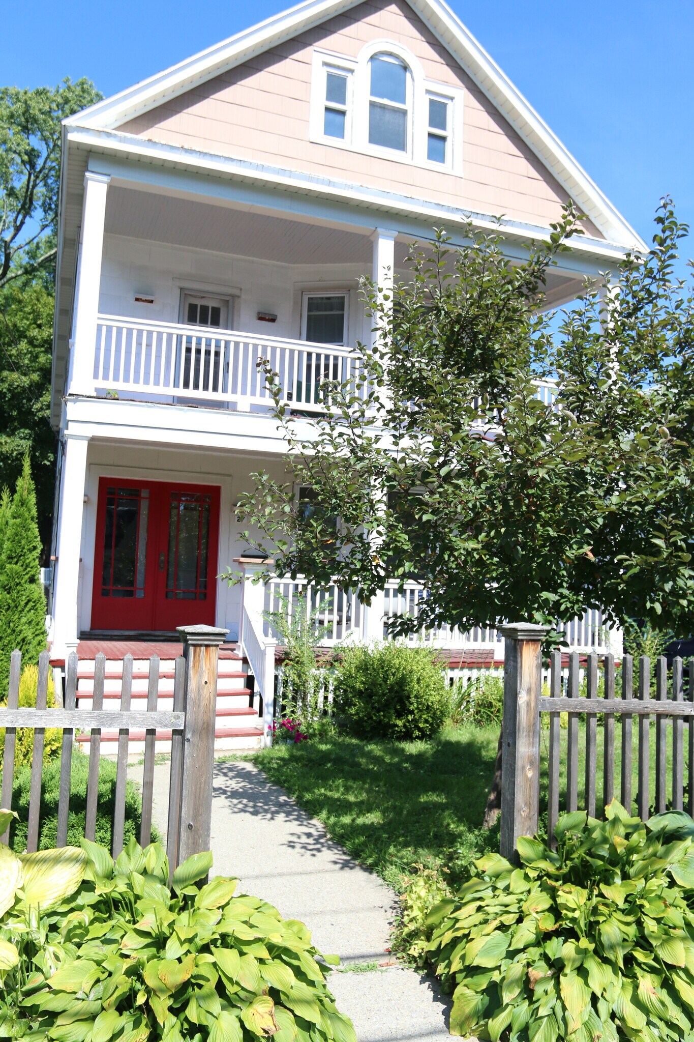 Building Photo - 27 Oakwood St