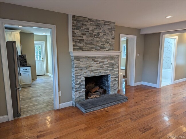 Building Photo - 12 Maple Ct