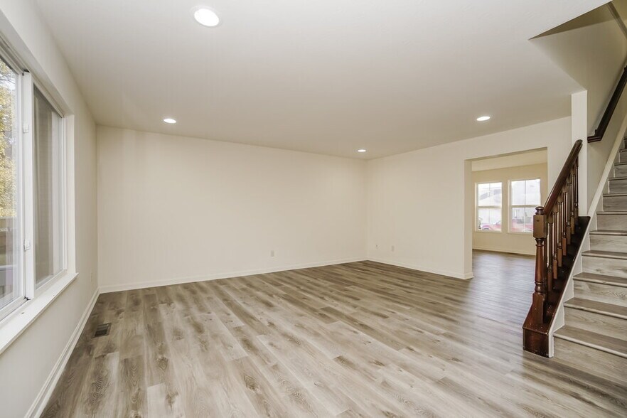 Building Photo - 7560 Maple Trunk Dr