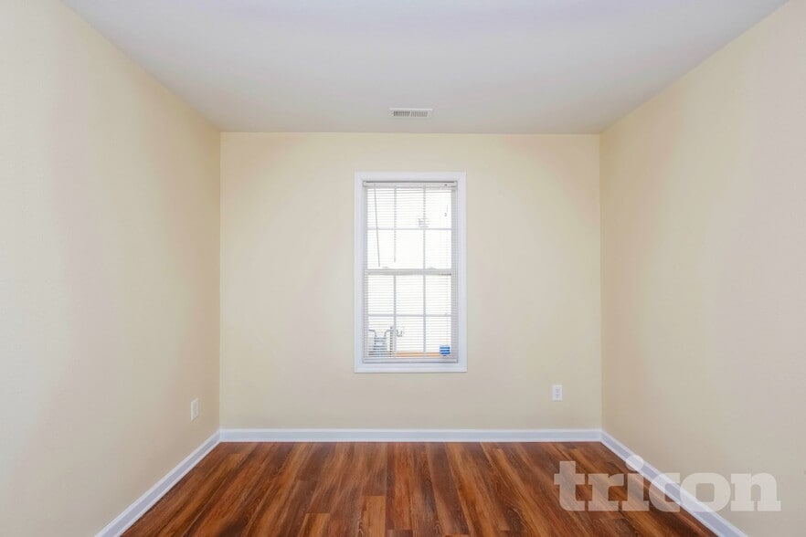 Building Photo - 10437 Hugue Way