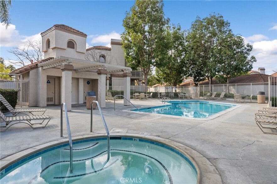 Building Photo - 26342 Forest Ridge Dr