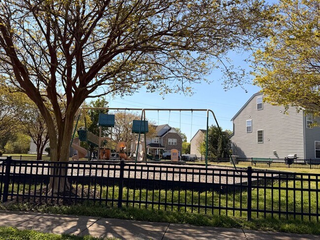 Building Photo - 42 Kilverstone Way