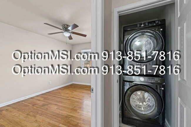 Building Photo - Spacious & Updated Duplex Near Downtown Overland Park!