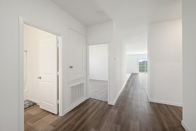 Building Photo - 6310 Highland Bnd Dr