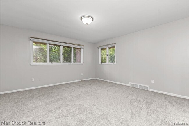 Building Photo - 3988 Lakeland Ln