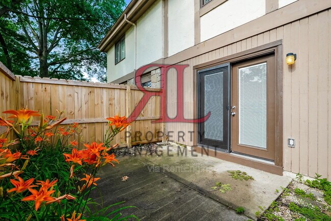 Building Photo - 119 Stornoway Dr E