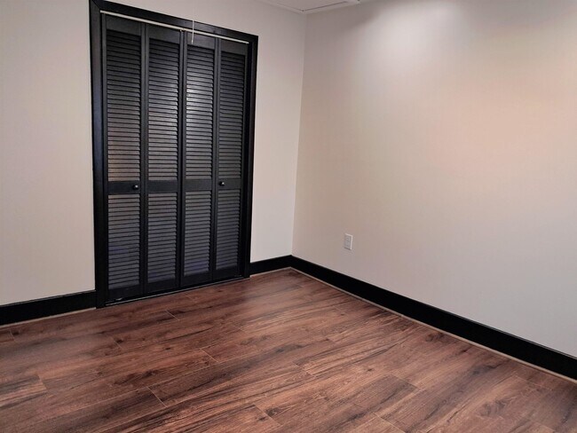 Building Photo - 42 Bowery St